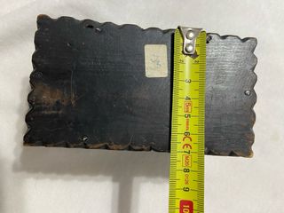 Cofre pequeño antiguo tallado a mano