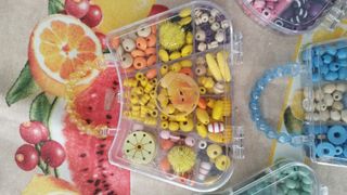Set di bracciali e collane