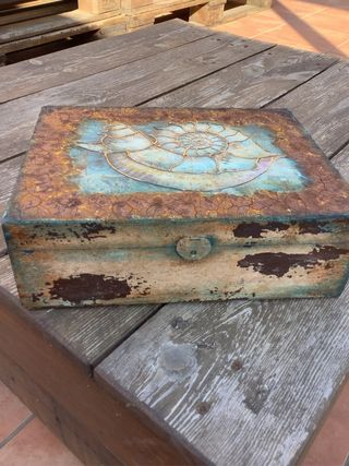 Caja de madera decorada a mano CARACOLA