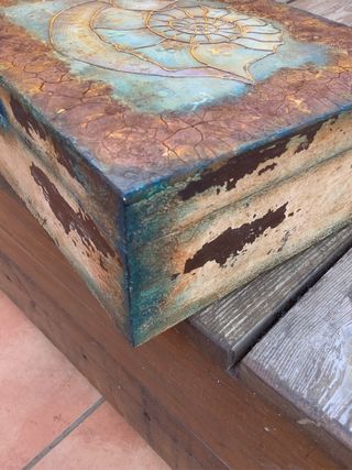 Caja de madera decorada a mano CARACOLA