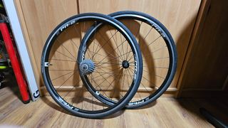 Juego de llantas carretera