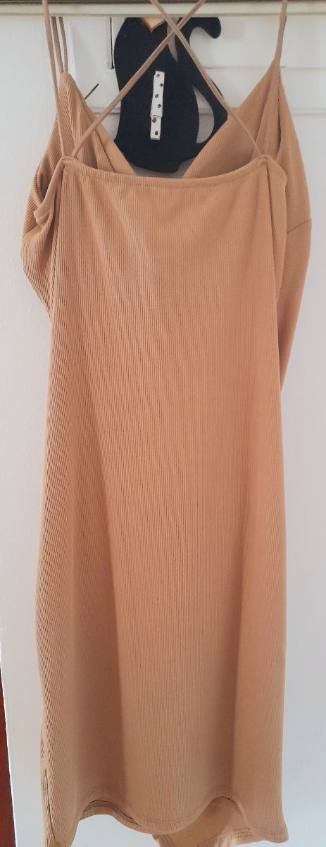 Vestito a portafoglio beige 