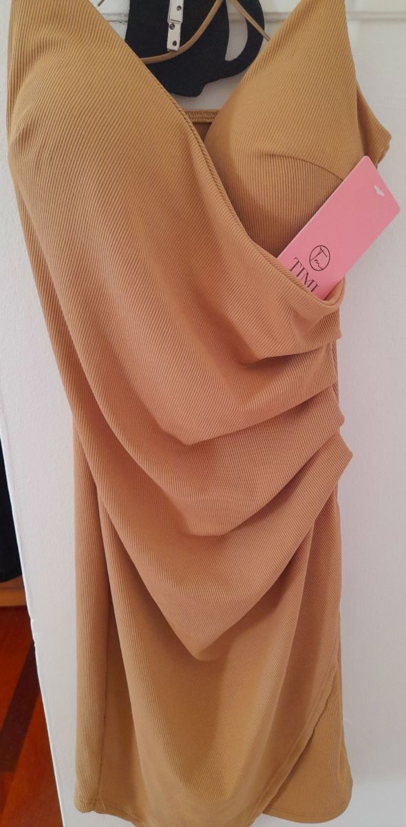 Vestito a portafoglio beige 