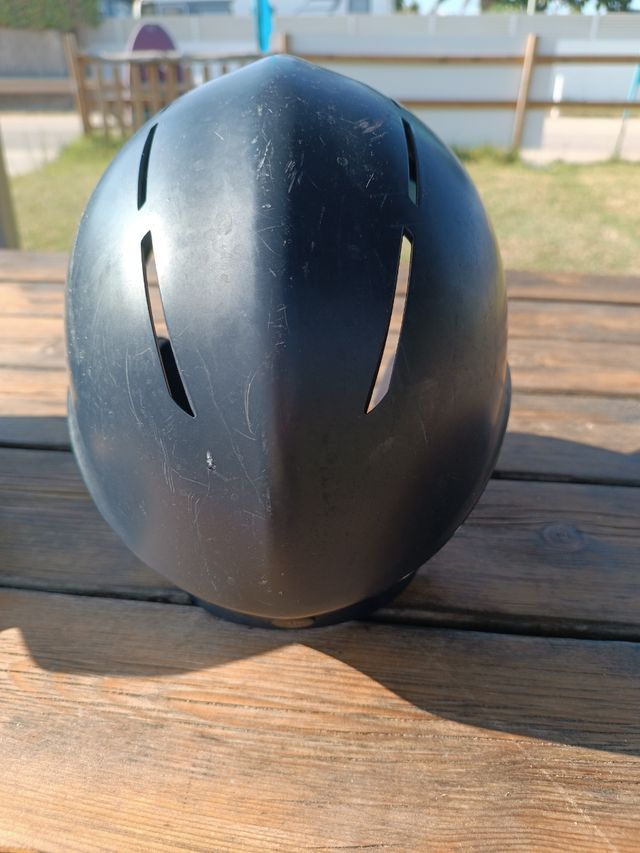 Casco Shimba Surfing