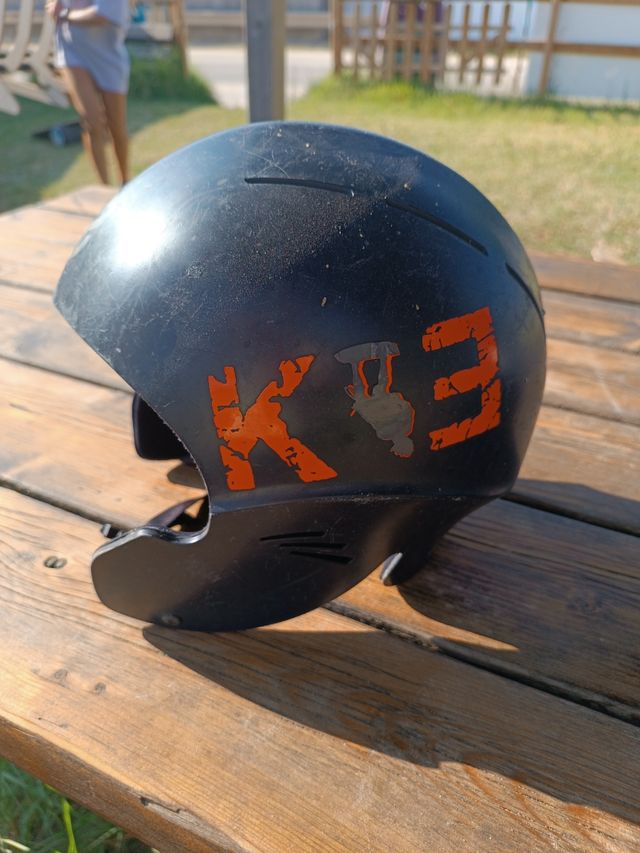 Casco Shimba Surfing