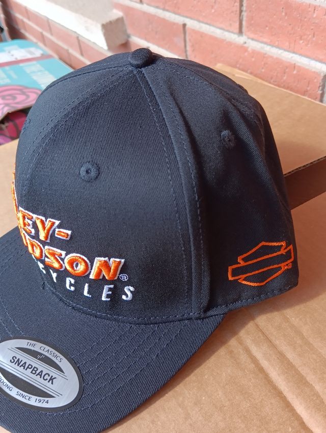 GORRA NEGRA-NARANJA HD