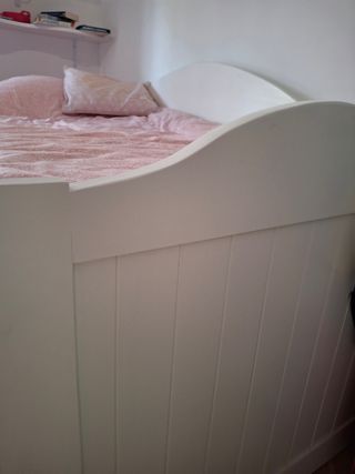 Dormitorio infantil niña.