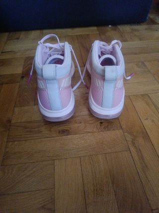 Zapatillas baloncesto Nike rosas