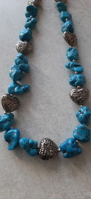 Collar magnesita y corazones grises