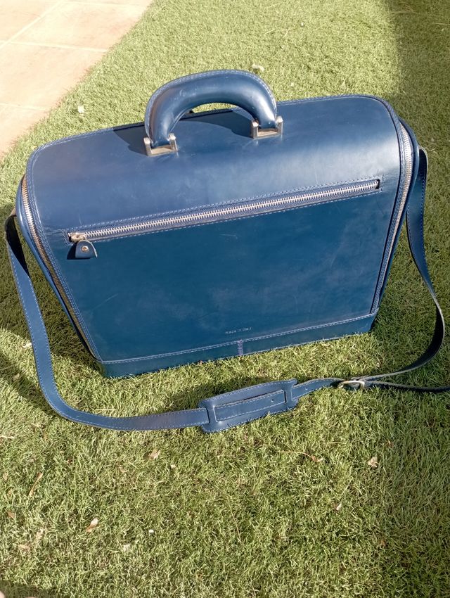 Maletin de piel azul