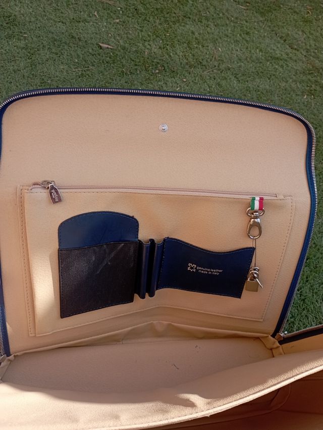 Maletin de piel azul