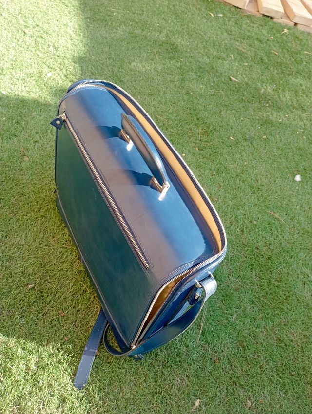Maletin de piel azul