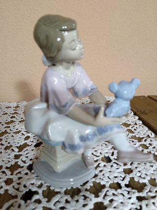 Figura LLADRO, Columpiando al osito.
