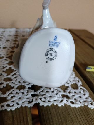 Figura LLADRO, Columpiando al osito.