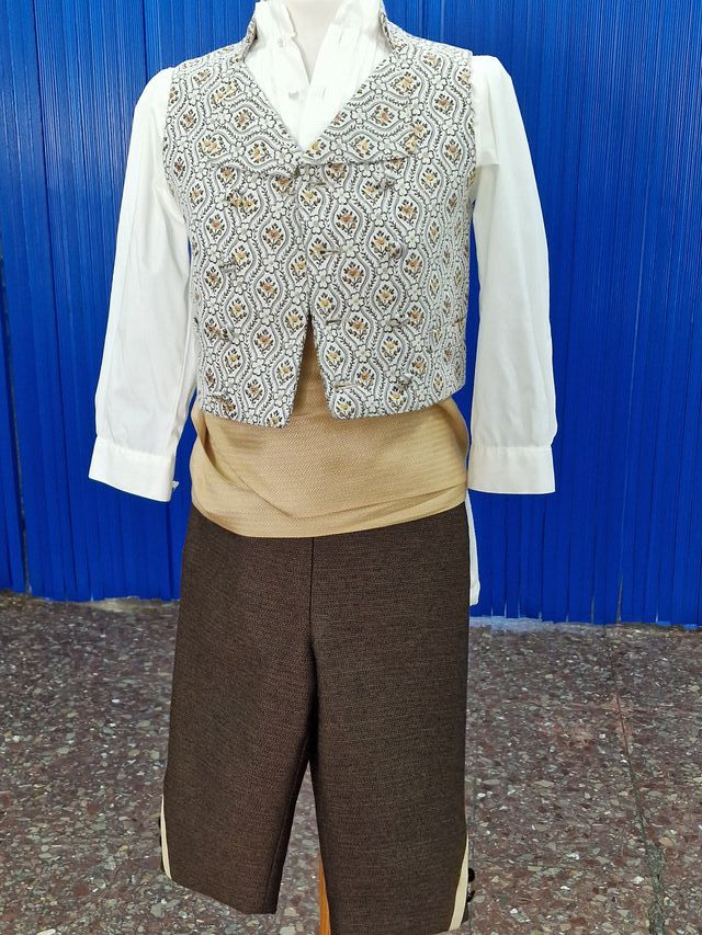 Traje torrenti niño