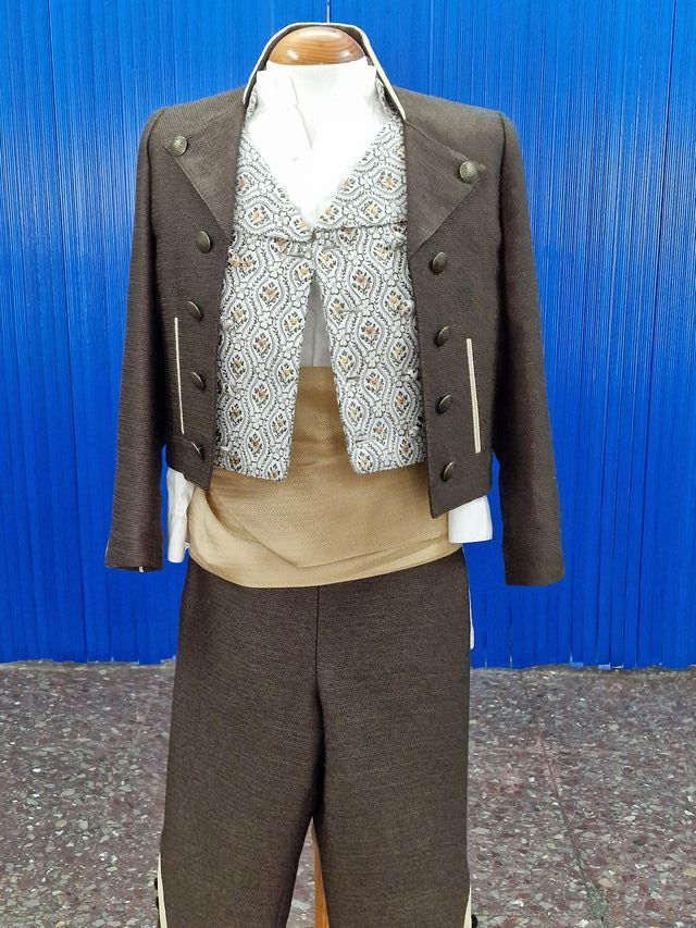 Traje torrenti niño