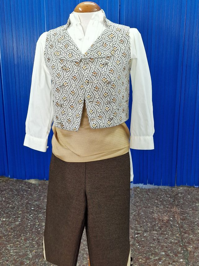 Traje torrenti niño