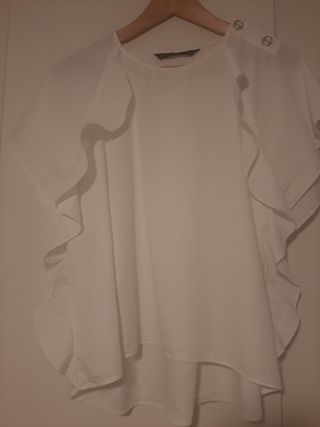 Blusa cuerpo volantes de Zara