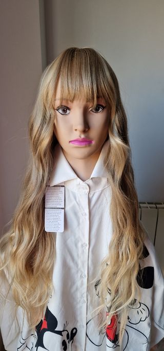 Peluca rubia con flequillo 