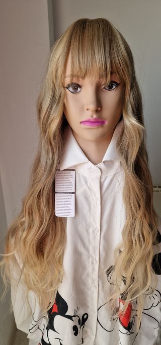 Peluca rubia con flequillo 