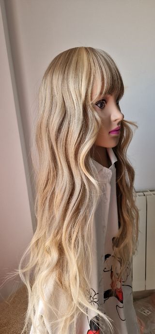 Peluca rubia con flequillo 