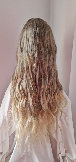 Peluca rubia con flequillo 