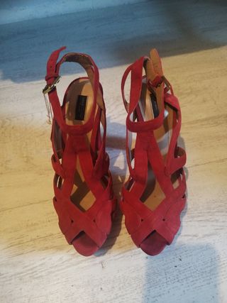 Zapatos con plataforma rojos