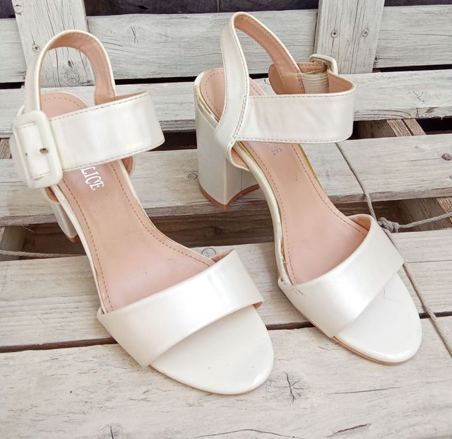 Scarpe beige donna