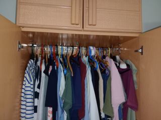 Amario con maletero, somier, cabecero  y mesita.