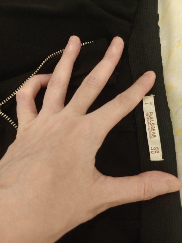 Pantalon Pull and Bear ajustado negro 38