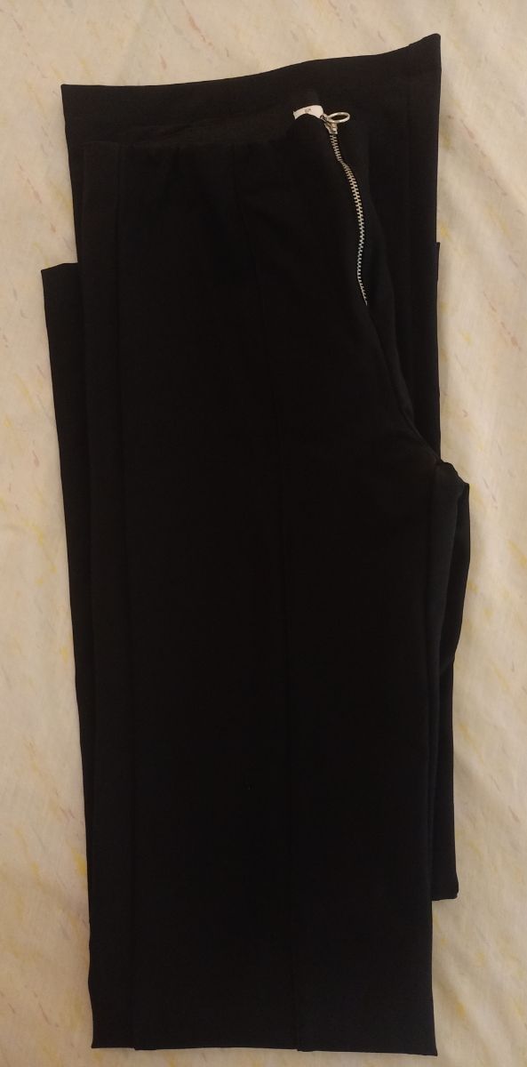 Pantalon Pull and Bear ajustado negro 38