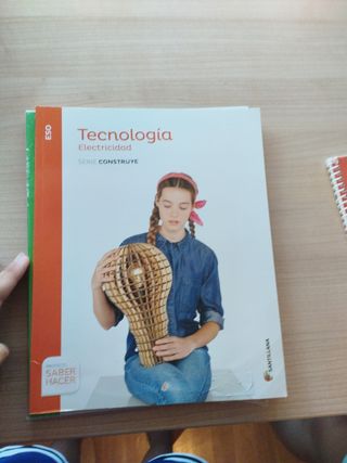 Tecnología serie construye electricidad