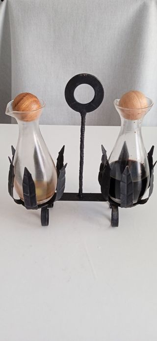 Aceitera vinagrera de hierro forjado