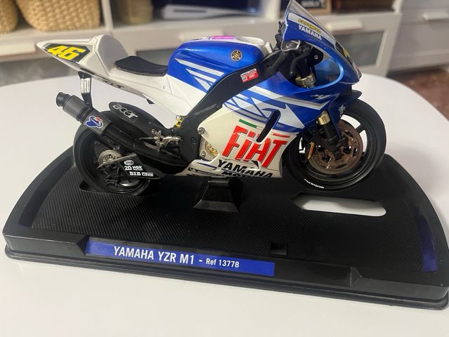 Moto Valentino Rossi Yamaha YZR M1