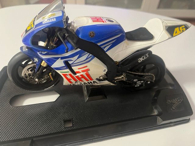 Moto Valentino Rossi Yamaha YZR M1