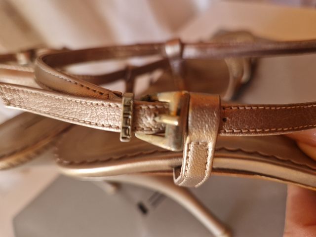 Sandali ad incrocio con strass