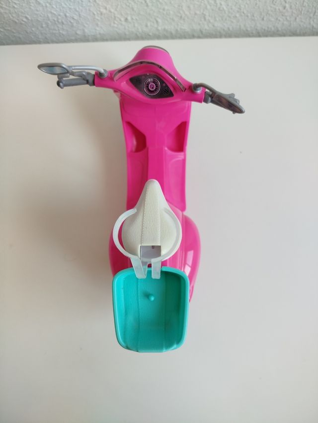 Barbie motera con su moto