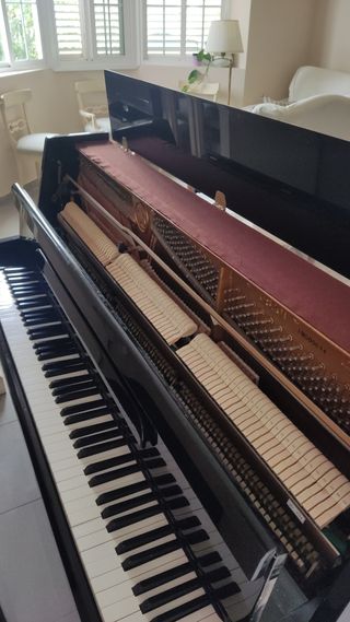 Piano Hyundai U-820