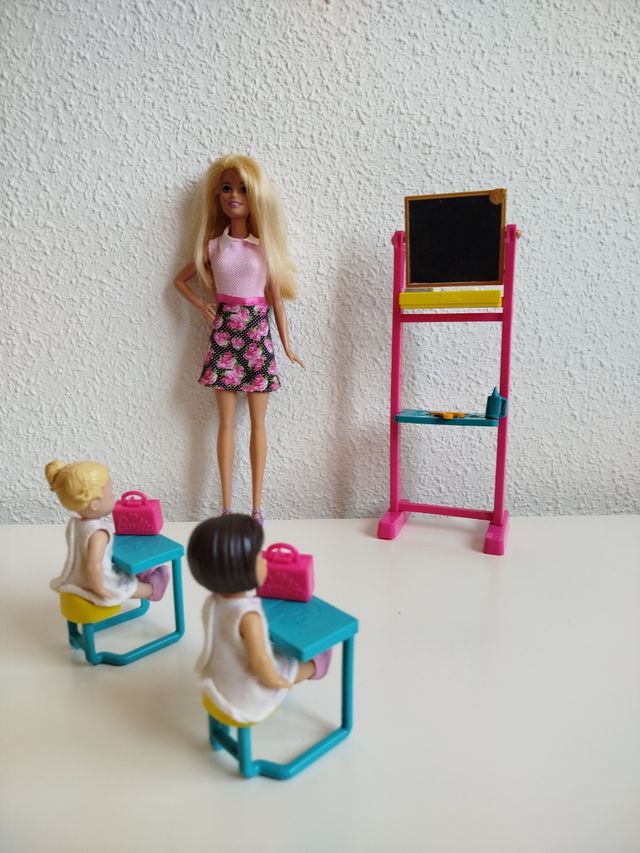 Barbie profesora