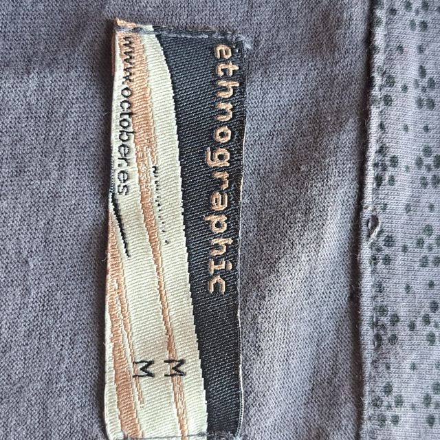 Camiseta cuello lentejuelas de October