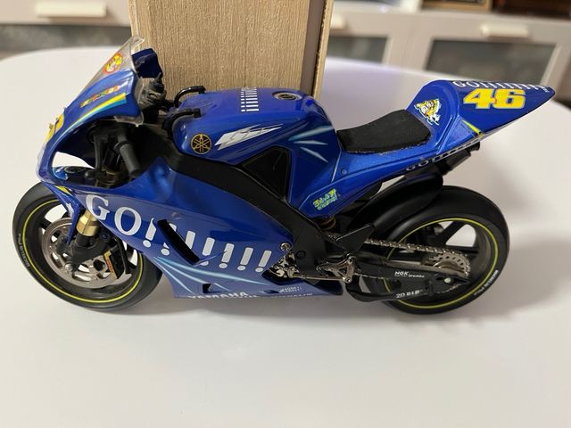 Moto Valentino Rossi Yamaha YZR M1