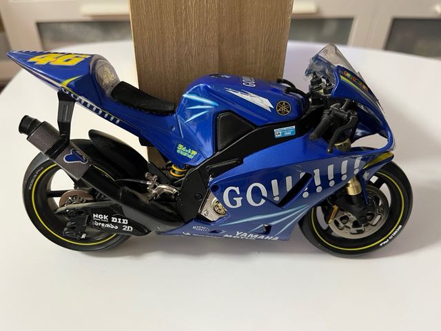 Moto Valentino Rossi Yamaha YZR M1