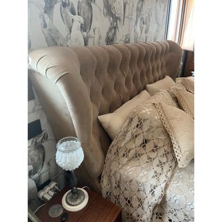Cama capitoné de terciopelo