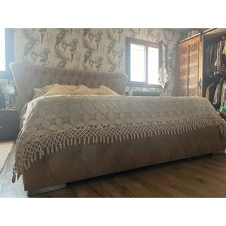 Cama capitoné de terciopelo