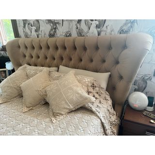 Cama capitoné de terciopelo