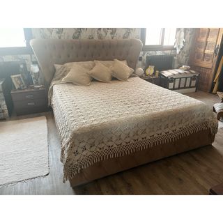 Cama capitoné de terciopelo