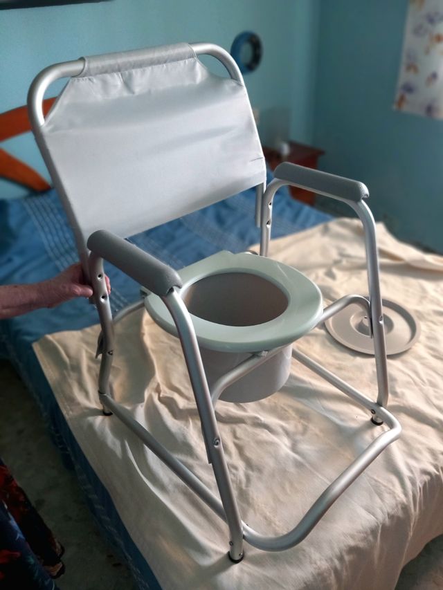 Silla wc portátil. Sin estrenar. OFERTON 28€.