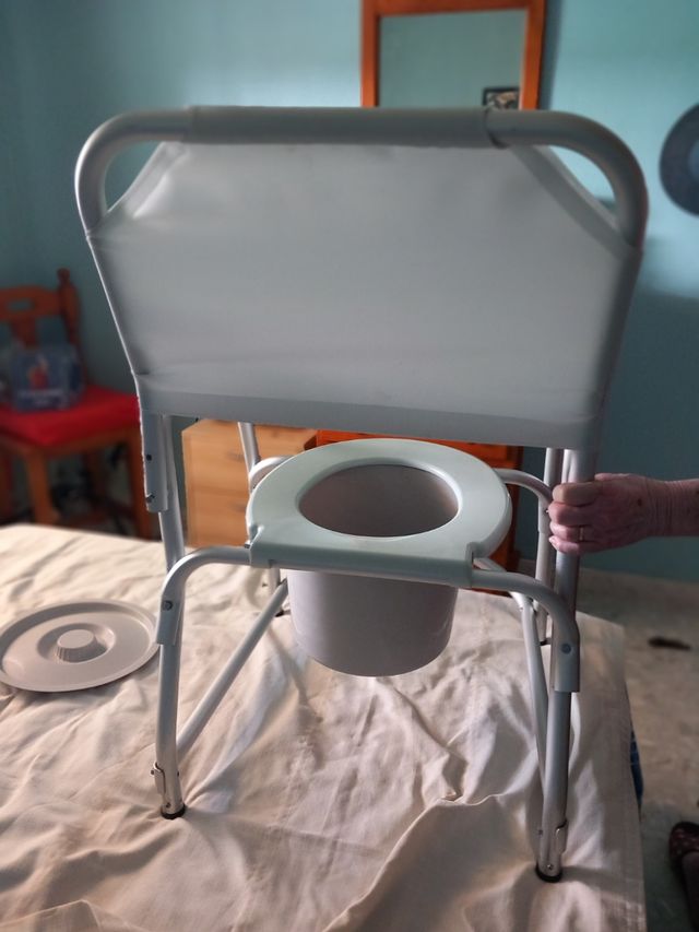 Silla wc portátil. Sin estrenar. OFERTON 28€.