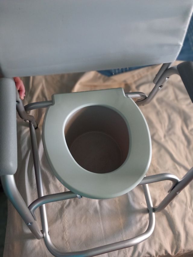 Silla wc portátil. Sin estrenar. OFERTON 28€.