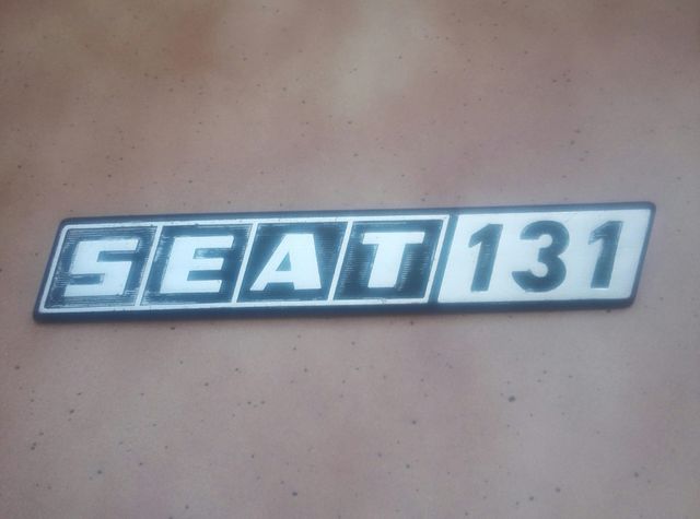 Anagrama emblema Seat 131